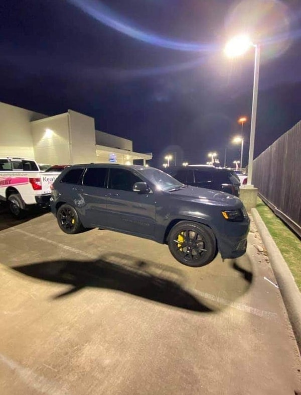 2. "Несколько секунд я стоял и искренне думал, что моя машина витает в воздухе"