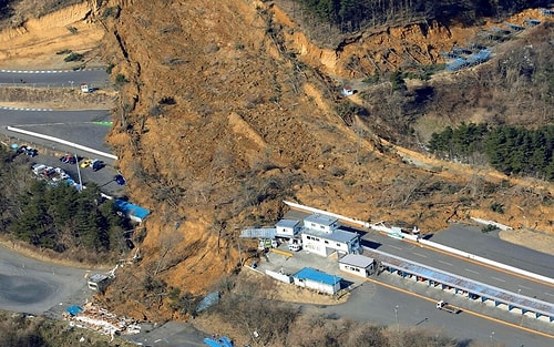 Japonya’da 7,3 Büyüklüğündeki Deprem Sonrası 100'den Fazla Yaralı