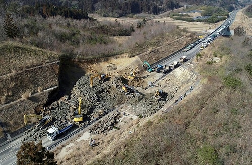 Japonya’da 7,3 Büyüklüğündeki Deprem Sonrası 100'den Fazla Yaralı