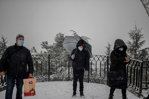 Beklenen Kar Yağışı Başladı: İstanbul Beyaza Büründü