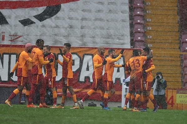 Kalan dakikalarda başka gol olmadı ve Galatasaray, Kasımpaşa engelini 2-1'lik skorla geçti.