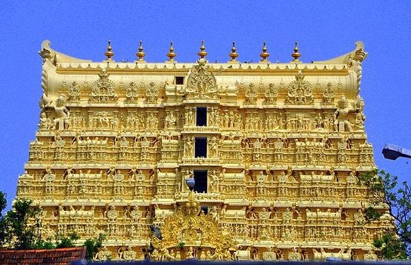 1. Hindistan'daki Padmanabhaswamy Tapınağı'nın 8 mahzeninde saklı yaklaşık 19 milyar dolar değerinde altın ve değerli taş bulunmaktadır. Bir mahzen ise hala açılamamış ve içeride ne olduğu hala bilinmiyor.