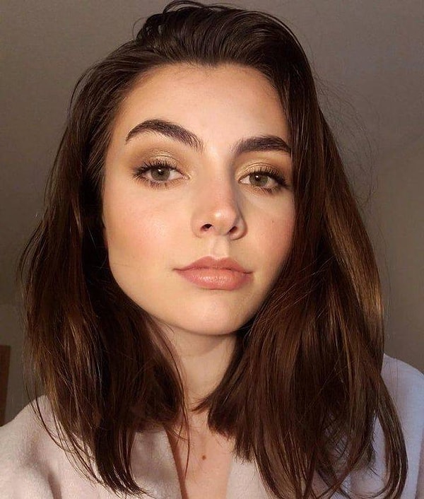 5. "Практикуюсь в макияже для фотосессии".