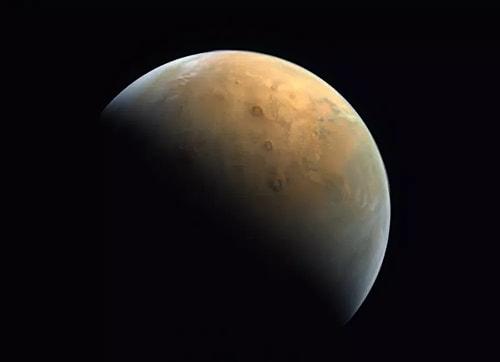 BAE'nin Mars Misyonundan İlk Görüntüler Dünya'ya Ulaştı
