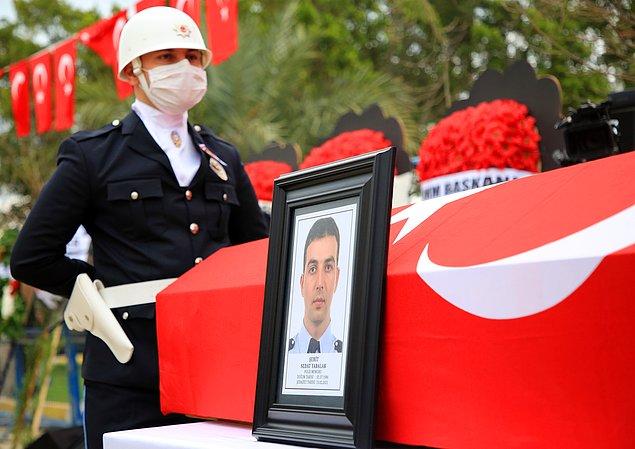 Polis Memuru Sedat Yabalak - Evli ve 3 çocuk babası şehit polis memuru Sedat Yabalak, 2015'te Erzurum'daki ailesiyle Şanlıurfa'ya giderken, Diyarbakır'ın Lice ilçesinde yolu kesen PKK mensuplarınca kaçırılmıştı.