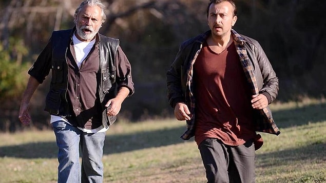 Biraz karanlık biraz uhrevi bir hava: Nuh Tepesi. Usta oyuncu Haluk Bilginer'le Ali Atay'ı yan yana görme fırsatı sunan bir yapım!