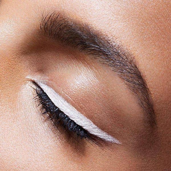 10. Beyaz Eyeliner Makyajı