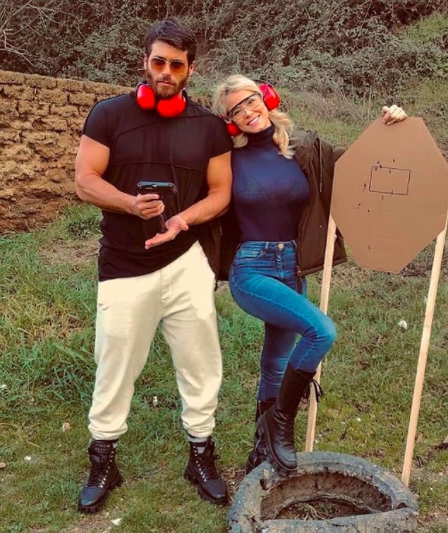 Aradan çok zaman geçmeden Can Yaman da 'Instagram official' yapmıştı ilişkilerini.