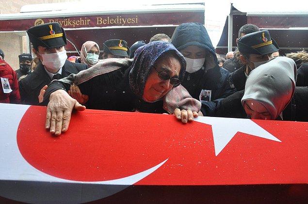Beş yıl önce terör örgütü PKK tarafından kaçırılıp, geçen hafta Gara operasyonunda şehit olan Uzman Çavuş Mevlüt Kahveci'nin annesi, geçtiğimiz günlerde Cumhurbaşkanı Erdoğan tarafından AKP Rize İl Kongresi sırasında canlı yayında telefonla aranmıştı.