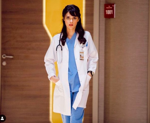 Mucize Doktor dizisinde Nazlı karakterine hayat veren Ünsal,