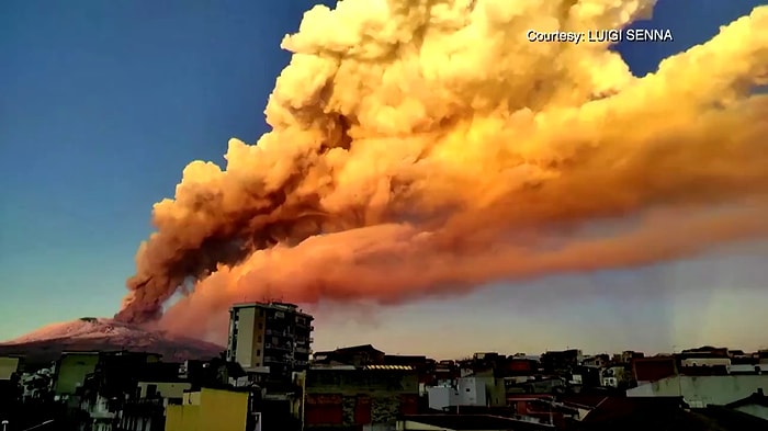 Gökyüzü Turuncu Dumanla Kaplandı! Etna Yanardağı Tekrar Faaliyete Geçti