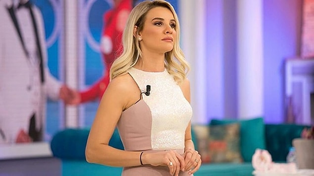 Esra Erol'da programı yine ilginç bir olaya ev sahipliği yaptı. Bu sefer kızını arayan bir anne vardı ancak gelişmeler pek de herkesin beklediği gibi devam etmedi.