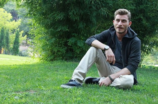Sadakatsiz'deki Mert rolü de ona çok yakışmıştı. Ancak senaryo gereği geçtiğimiz günlerde diziden ayrılmak zorunda kaldı.