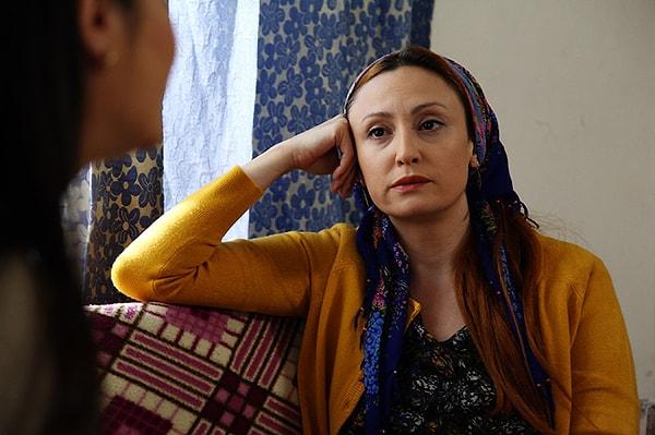 2015 yılında Kara Ekmek dizisinde, eski Türk filmlerindekileri aratmayacak bir üvey anne rolü ile karşımızdaydı!