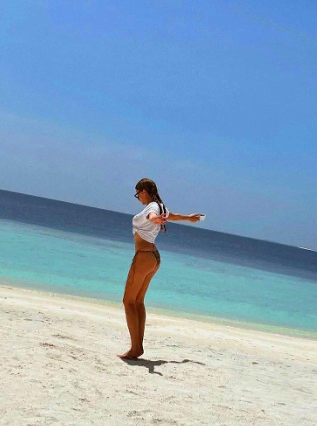 4. Şu sıralar Maldivler'de olan Serenay Sarıkaya, bikinili paylaşımlarıyla dikkatleri üzerine çekti!