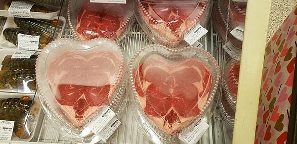 16. "Sevgililer günü için hazırlanan kalp şeklindeki etler"