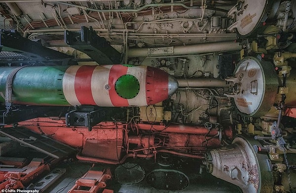 Фотографы заявили, что «узкие проходы, недостаток места и полная темнота - не лучшее, что можно испытать» при исследовании подводной лодки.