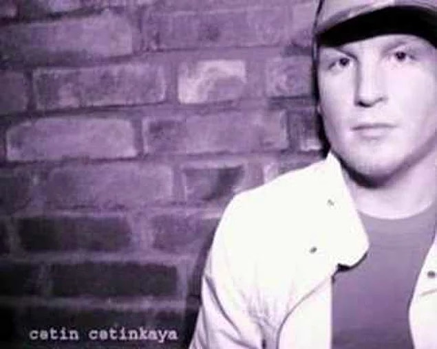 2. Bu konu tıpkı 2004'te yayınlanan ve ilk Almanca arabesk şarkı olarak bilinen 'Zu Spat'ı anımsattı.