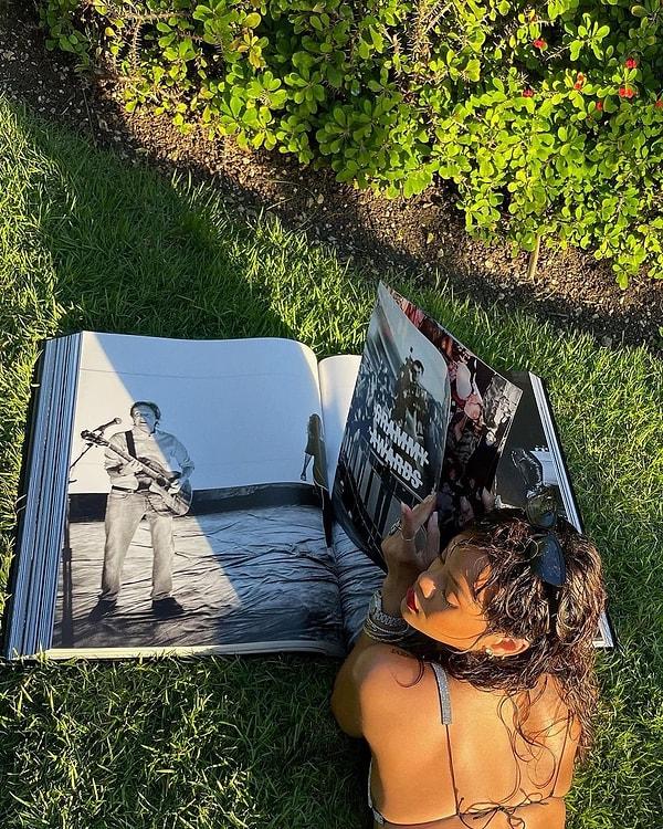 Görsel otobiyografi tadında 'The Rihanna Book: Queen Size' isimli devasa bir boyutta albüm çıkarttı.