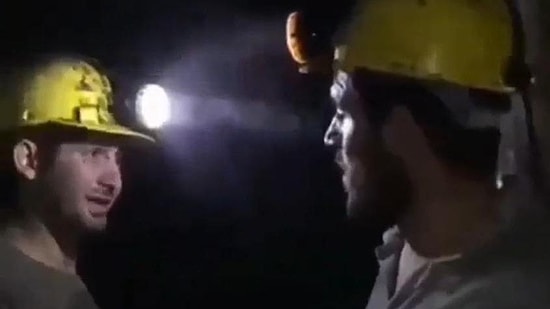 Maden Kazasında Hayatlarını Kaybeden Kuzenlerin 'Yüksek Minarede Kandiller Yanar' Türküsü Söylediği Anlar