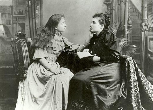 1905 yılında Anne, John Albert Macy ile evlenir ve bu ilişki sonucunda üçü bir aile olarak yaşamaya başlar.