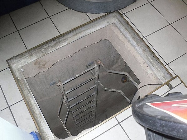 Британский паб, The Green Man, был интересным местом с самого начала, но он также «застрял во времени».