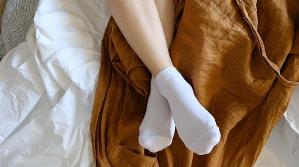 Doktor çorap giyen insanların daha hızlı uykuya dalmasının sebebini ise şöyle açıklamış: