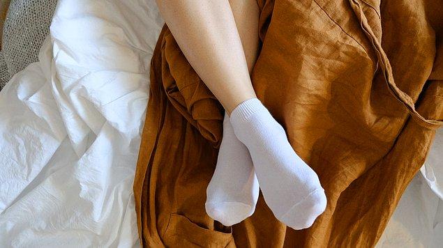 Doktor çorap giyen insanların daha hızlı uykuya dalmasının sebebini ise şöyle açıklamış: