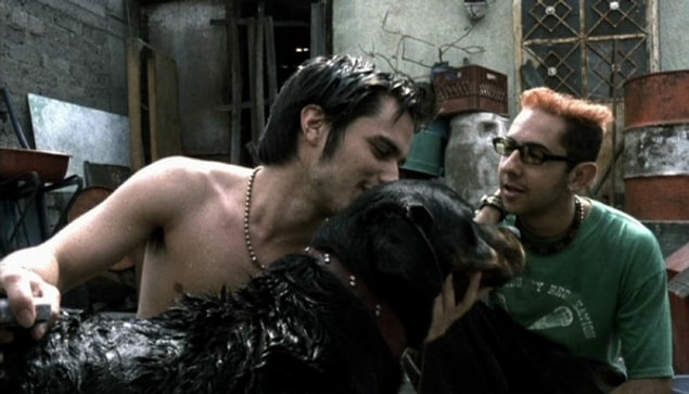 2. Paramparça Aşklar Köpekler (2000)