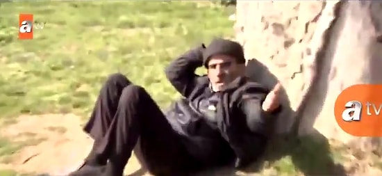 Açık Havada Ağaç Dibinde Oturan Dayının Kendisini Rahatsız Eden ATV Muhabirine Efsane Tepkisi