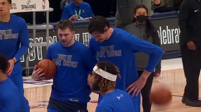 Dallas'ın Yıldızları Luka Doncic ve Boban Marjanovic'in Maç Öncesi Isınmasında Halay Çektikleri Anlar