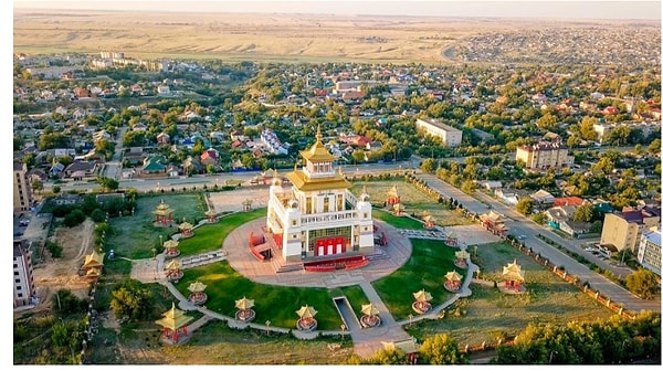 3. Элиста, столица Калмыкии.