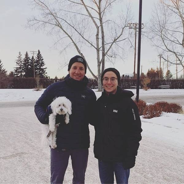 12. "На прошлых выходных, в возрасте 32 лет, я наконец познакомился со своим биологическим отцом!"