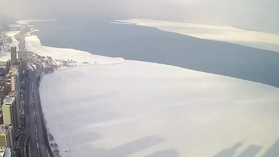 Donmuş Michigan Gölü'nü Kaplayan Dev Buz Tabakasının Bir Bölümünün Ayrıldığı Time Lapse Görüntüler