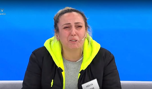 Bu arada... Anne Hülya Avşar da 15 yaşında kaçarak evlenmiş ve kızı Helen Avşar'ı dünyaya getirmiş.
