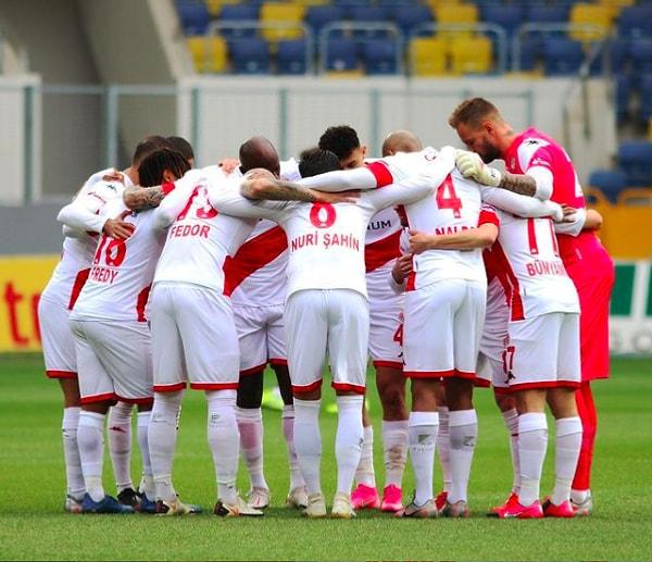 7. Antalyaspor - 9 futbolcu