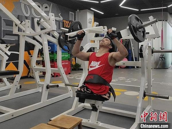 Spor salonunda genellikle günde iki saatten fazla egzersiz yapan Hai, egzersizlerinin videolarını da sosyal medyada paylaşıyor. Hai’nin şu anda 80 binden fazla takipçisi var.