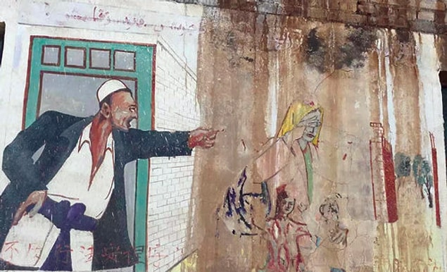 14. Bir kuruşluk burnu olmayan kişi bir liralık elma koklamaya kalkışır.