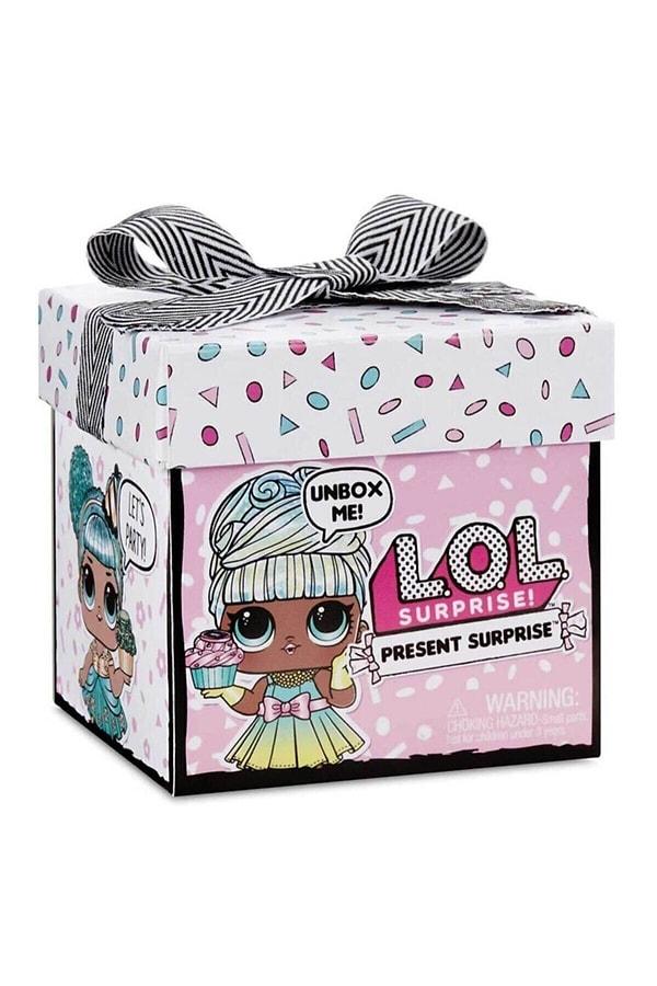 12. Lol bebek çılgınlığı diye bir şey var. Hele ki böyle tatlı bir kutu içinde verilirse sevinç çığlıkları kulağınızda geçici duyma kaybına yol açabilir, benden söylemesi.