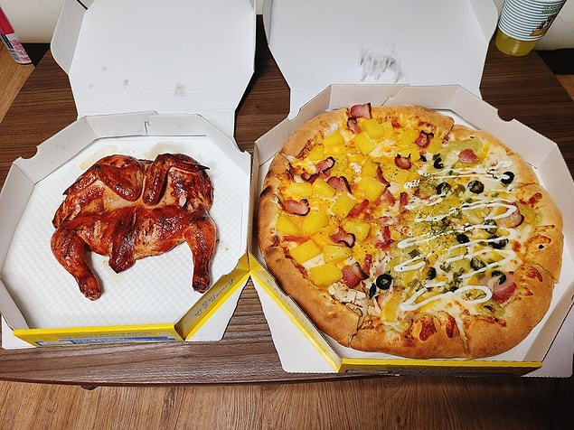 5. "Kore'de pizza sipariş ettim ve yanında hediye olarak bütün bir füme tavuk verdiler!"