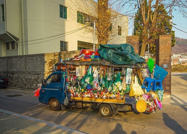 8. Seul'da tekerlekler üzerinde bir dükkan...