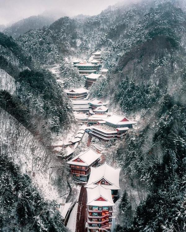 13. Güney Kore'nin karlı dağları... Guinsa.