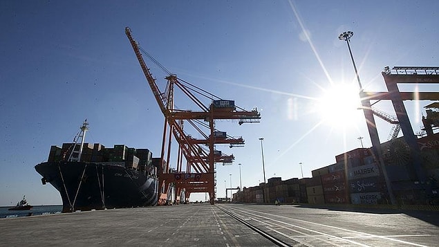 Dış ticaret açığı azaldı