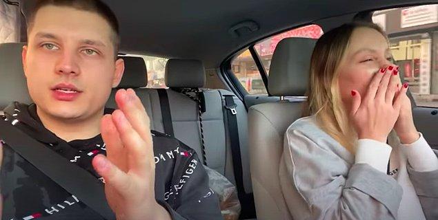 Eşiyle birlikte çektiği vloglardan birinde eski videosuna gelen yorumları ve soruları okuyarak eşiyle muhabbet ediyor.