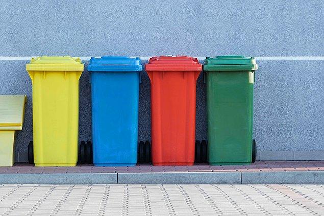 5. Almanya'da çöp kutularının rengi çöplerin içeriğini de belirler. Camlar mavi kutulara atılırken, yeşil kutulara kağıtlar atılır.