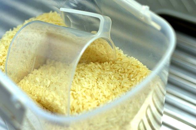 Pirinç tüketmenizin kilo yapması dışında bir zararı bulunmuyor... Ancak tüketimini azaltan ya da tamamen bırakan insanların eskisinden çok daha sağlıklı olduğunu hatırlatmakta fayda var.