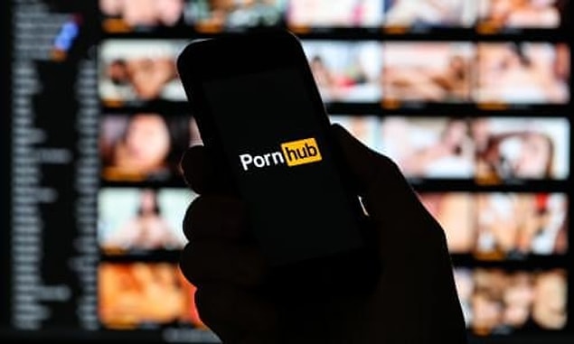 "Buradaki sorun aslında sizin de bildiğiniz gibi pornografi değil tecavüz. Çocuklara veya herhangi birine rızası olmadan yapılan saldırıları teşvik etmenin vicdansızca olduğunu kabul edelim. Yani buradaki sorun rıza eksikliği."