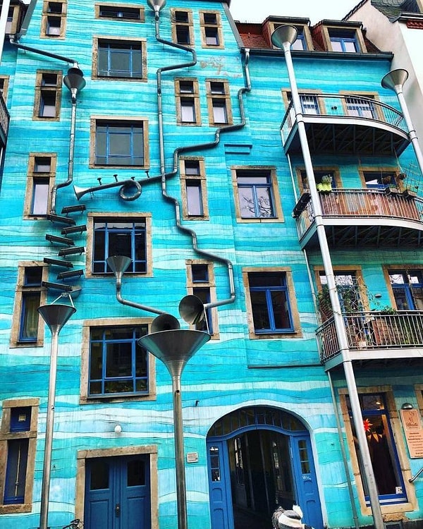 6. Этот дом в Дрездене (Германия) играет музыку во время дождя благодаря особой системе водосточных труб.