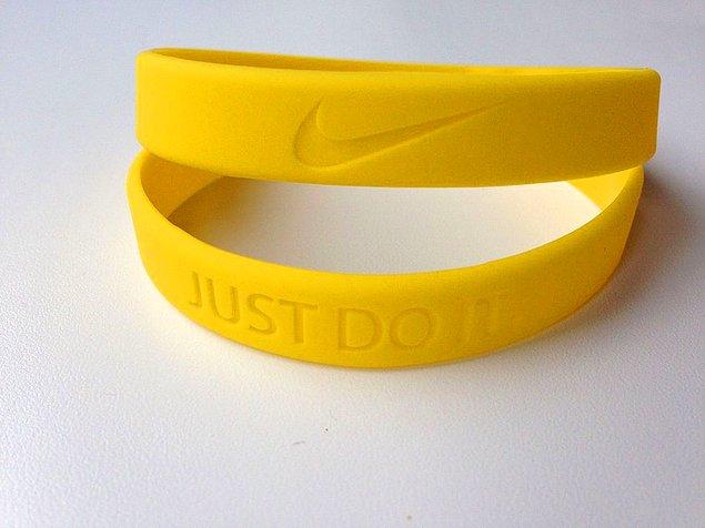 10. Phil, Nike’ın bugüne kadar yaklaşık 80 milyon satan LiveStrong bilekliği için "duyduğum en saçma fikir" demiştir.