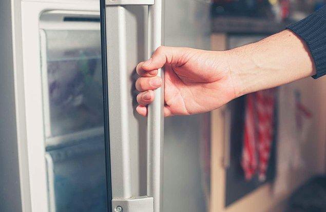 5. Buzdolabınızın içindeki koku bir türlü geçmiyor mu?